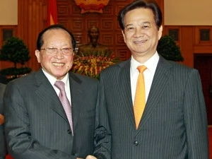 Prime Minister Nguyen Tan Dung and Cambodian Deputy Prime Minister and Minister of Foreign Affairs and International Cooperation Hor Namhong (Source:VNA)