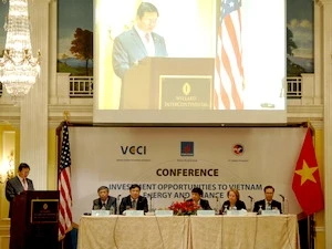 Minister of Industry and Trade Vu Huy Hoang talks at a conference on investment opportunities in Vietnam on in Washington (Photo: VNA)