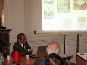 Prof. Phan Huy Le introduces Thang Long Citadel (Source: VNA)