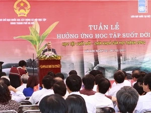 UNESCO Chief Representative in Vietnam Katherine Muller Marin speaks at the ceremony to launch “Week in response to lifelong learning” (Photo: VNA)