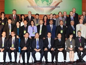 Deputy Prime Minister Vu Van Ninh and delegates at the forum (Source:VNA)