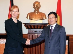 Vietnamese Deputy Foreign Minister Bui Thanh Son and State Secretary of the German Federal Foreign Office Emily Haber (Source:VNA)