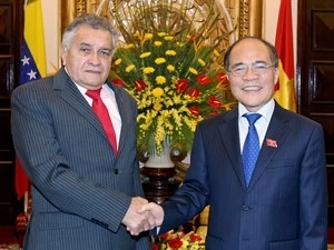 NA Chairman Nguyen Sinh Hung receives Venezuelan counterpart Fernando Soto Rojas (Source: VNA)