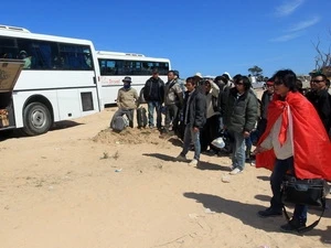 Vietnamese workers in Libya prepare to return home (Source: VNA)