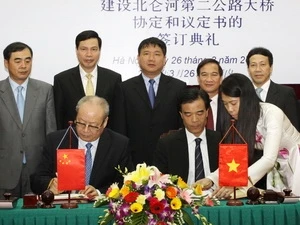 The signing ceremony (Source: VNA)