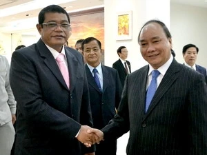 Deputy Prime Minister Nguyen Xuan Phuc met his Cambodian counterpart before the talks. Photo: VNA