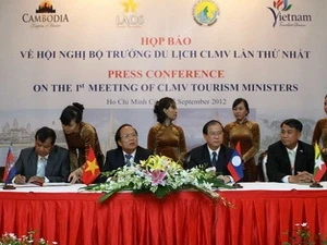Tourism Ministers hold a press briefing after the meeting. Photo: VNA