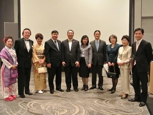 Ambassador Doan Xuan Hung (fourth from the left) and doctor Tadashi Hattori (fifth from the left) at the event. (Photo: Minh Sơn/Vietnam+)