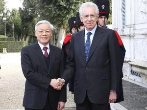 Italian Prime Minister Mario Monti welcomes Party General Secretary Nguyen Phu Trong (Source: VNA)