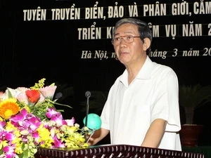 Politburo member Dinh The Huynh addresses the conference (Photo: Nguyen Dan/VNA)