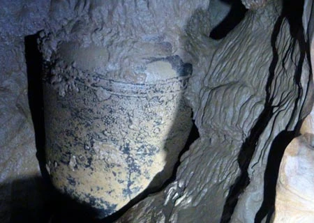 An ancient jar discovered in the Phong Nha grotto in Quang Binh province. Photo: VNA