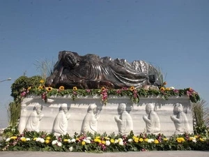 Buddha statue made of sapphire at Hoi An pagoda (Source: VNA)
