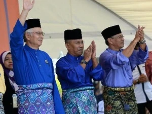Incumbent Prime Minister Najib Razak (left) and candidates of the ruling Barisan Nasional (Source: AFP/VNA)