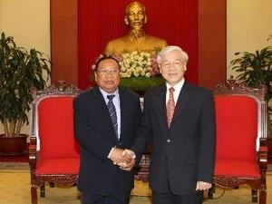 General Secretary Nguyen Phu Trong meets with LFNC's Phaduongchit Vongsa. Photo: VNA