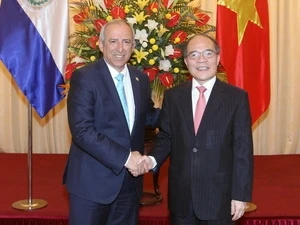 National Assembly Chairman Nguyen Sinh Hung and Chairman of the El Salvador Legislative Assembly Sigfrido Reyes (Source: VNA)