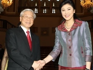 Thai Prime Minister Yingluck Shinawatra welcomes General Secretary Nguyen Phu Trong (Photo: VNA)