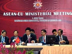 Foreign Minister Pham Binh Minh chairs the ASEAN PMC+1 with EU. Photo: VNA