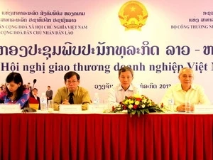 Vietnam and Laos businesses gather at a trade exchange in Vientiane (Photo: VNA)