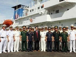 Vietnamese and Japanese officers at Tien Sa port (Source: VNA)