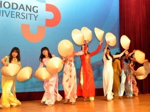 A performance of Vietnamese students in Honam University. Photo: VNA