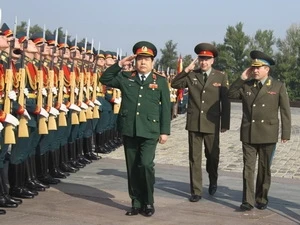 The welcome ceremony for Defence Minister General Phung Quang Thanh (Photo: VNA)