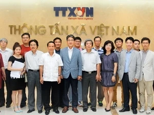 VNA General Director Nguyen Duc Loi along with the participants (Photo: VNA)