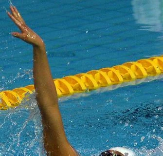 Swimmer Anh Vien, securing gold in girls' 200m backstroke (Xinhua/VNA)