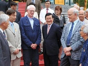 President Truong Tan Sang meets foreign scientists attending the ninth "Meet Vietnam" (Photo: VNA)