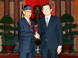 President Truong Tan Sang welcomes Malaysian Sultan Abdul Halim Mu’adzam Shah (Photo: VNA)