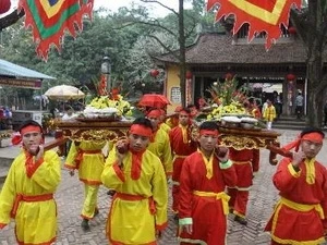 A procession from Con Son pagoda to Nguyen Trai temple (Source: VNA)
