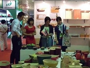 Businesses bring their gifts to Hanoi show 