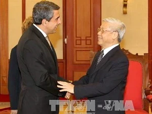 General Secretary of the Communist Party of Vietnam Nguyen Phu Trong (R) receives Bulgarian President Rosen Plevneliev. Photo: VNA
