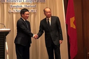 Vietnamese Foreign Minister Pham Binh Minh (left); Thai Deputy Prime Minister and Foreign Minister Surapong Tovichakchaiku (right) (Photo: VNA)