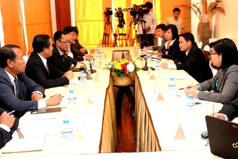 VNA General Director Nguyen Duc Loi had talks with his KPL counterpart Sounthone Khanthavong (Source: VNA)