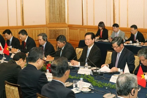 The dialogue between PM Dung and Japanese groups' leaders (Source: VNA)