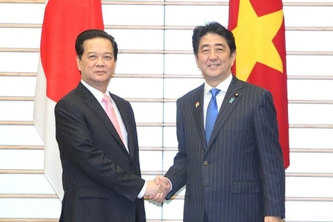 Japanese Prime Minister Shinzo receives PM Nguyen Tan Dung (Source: VNA)