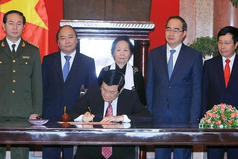 President Truong Tan Sang signed an order to promulgate the Constitution on December 8 (Photo: VNA)