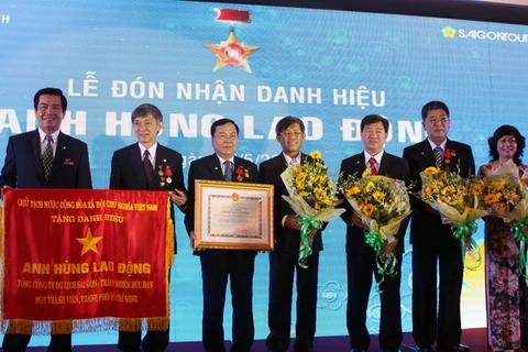 Saigontourist, Viettravel, AIG Insurance, Saigon Co-op and Big C, which have won recognition for five consecutive years, were also presented with the gold brand credit (Photo: VNA)