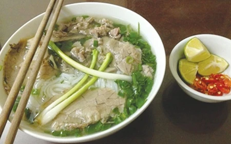 A bowl of pho bo (noodle soup with beef) (Photo: VNA)