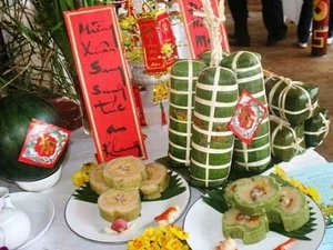 Banh Tet (traditional sticky rice cake) (Source: Internet)