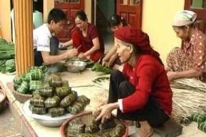 Hung Lo villagers wrap Chung cake on the occasion of Lunar New Year (Source: Internet)