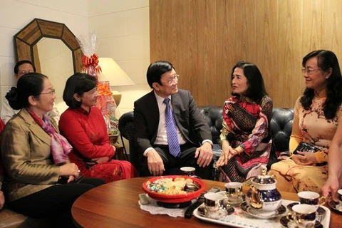 President Truong Tan Sang pays Tet visit to People's Artist Tra Giang (Photo:VNA)