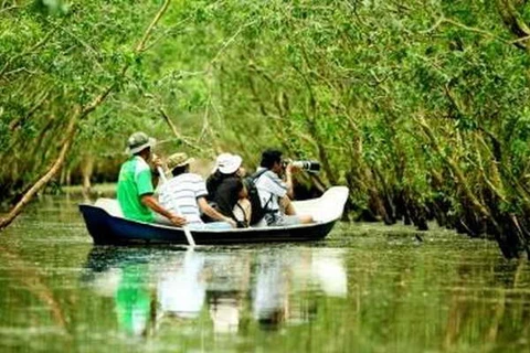 Tourists visit Tram Chim National Park (Source: VNA)