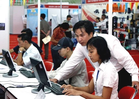 Customers test internet services at the HCM City Centre for Scientific and Technological Information (Photo: VNA)