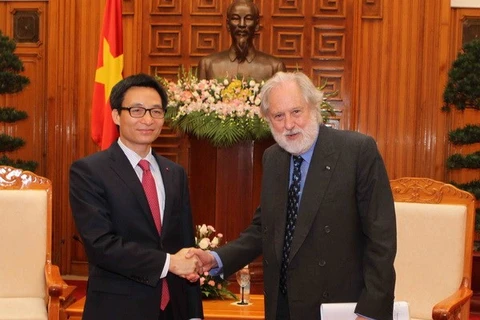 Deputy Prime Minister Vu Duc Dam receives UK Prime Minister’s Trade Envoy to Vietnam, Laos and Cambodia, Lord David Terence Puttnam (Source: VNA)