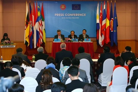 EU forges trade ties with ASEAN (Photo: VNA) 