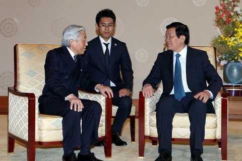 Japanese Emperor Akihito welcomes President Truong Tan Sang (Source: VNA)