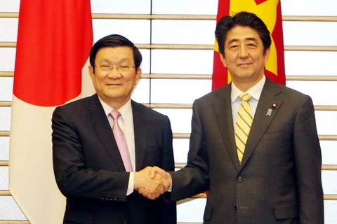 President Truong Tan Sang (left); Prime Minister Shinzo Abe (right) (Photo: VNA)