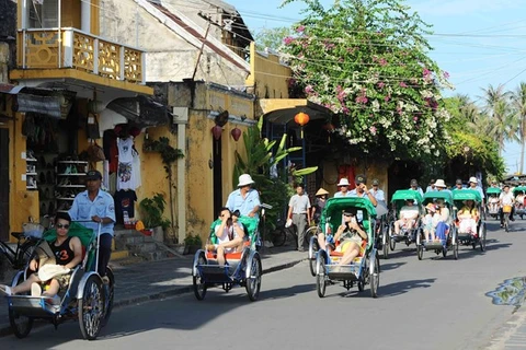 Visitors to Hoi An, Quang Nam province (Photo: VNA)