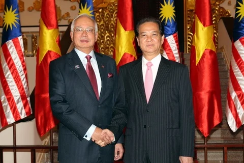 Prime Minister Nguyen Tan Dung (R) holds talks with his Malaysian counterpart Najib Tun Razak in Hanoi. Source: VNA